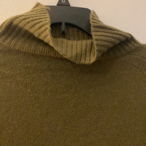 Lafayette 148 New York Turtleneck Sweater in Green Knit - PRELOVED - Picture 3 of 17